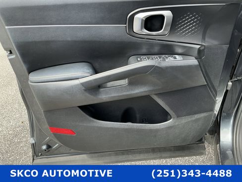 Used 2021 Kia Sorento S image 12