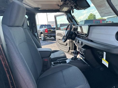 New 2025 Jeep Gladiator Sport image 17
