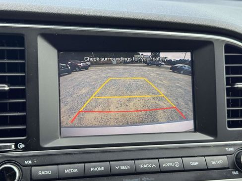 Used 2017 Hyundai Elantra SE FWD image 24