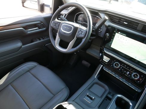 Used 2025 GMC Sierra 2500 Denali w/ Denali Reserve Package image 9