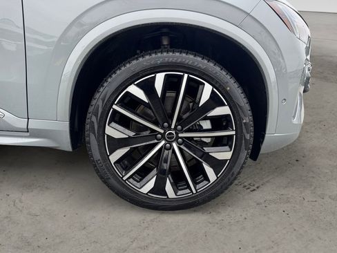 Certified 2025 Volvo XC90 B5 Plus AWD/4WD image 9