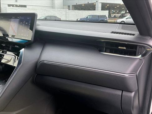 Used 2021 Toyota Venza Limited image 18