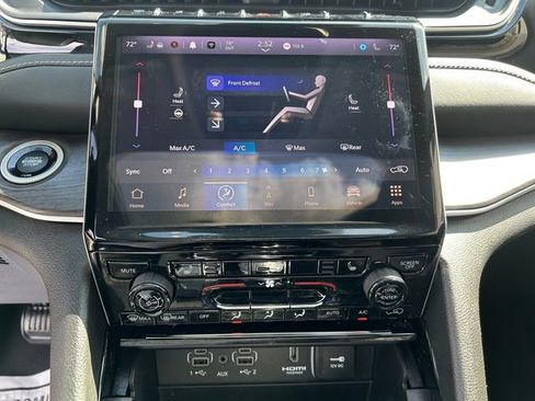 Used 2023 Jeep Grand Cherokee 4WD 4xe image 17