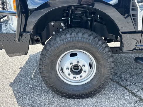 New 2023 Ford F350 4x4 Regular Cab DRW Super Duty image 9