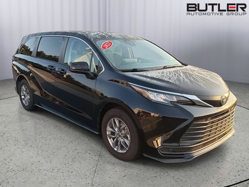 Used 2023 Toyota Sienna LE FWD image 8