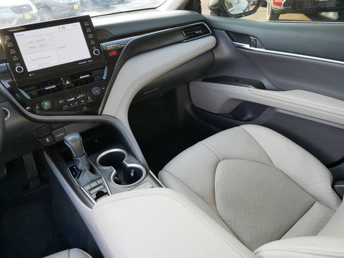 Used 2023 Toyota Camry XLE image 11