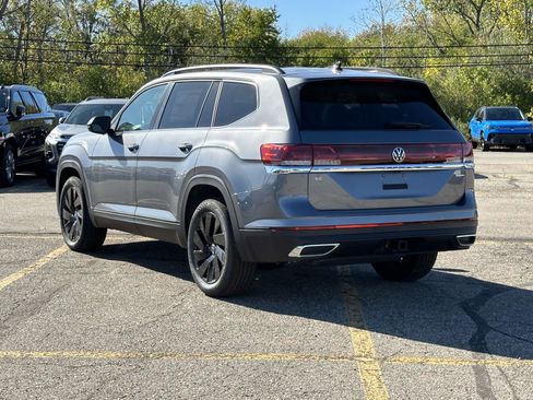 New 2025 Volkswagen Atlas SE image 4