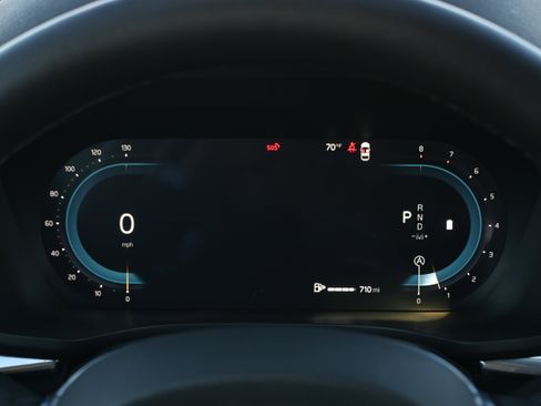 Used 2025 Volvo XC60 B5 Plus image 24