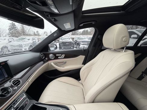 Used 2017 Mercedes-Benz E 300 4MATIC image 11