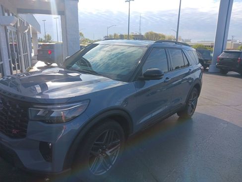 Certified 2025 Ford Explorer ST AWD/4WD image 6