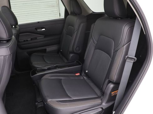 Used 2024 Nissan Pathfinder SL w/ SL Premium Package image 13