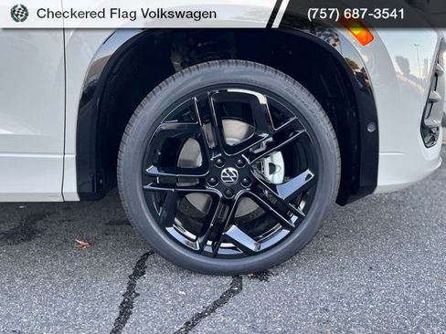 New 2026 Volkswagen Tiguan SE R-Line image 3