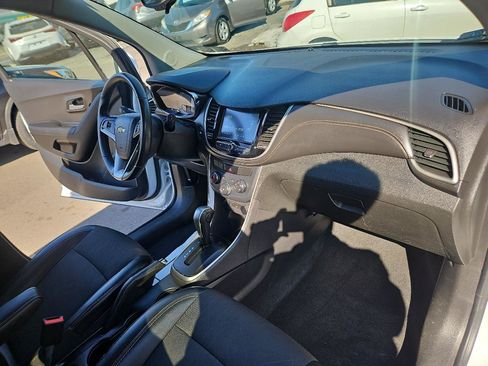 Used 2017 Chevrolet Trax LT w/ LT Convenience Package image 16