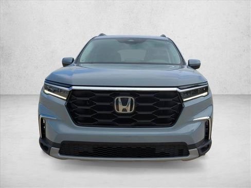 Used 2024 Honda Pilot Touring image 2