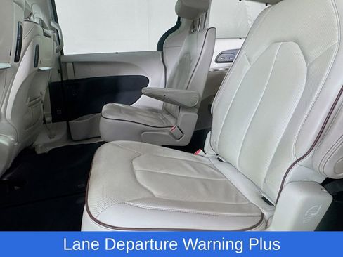 Used 2019 Chrysler Pacifica Limited w/ Tire & Wheel Group image 29
