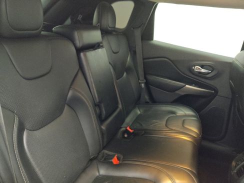 Used 2020 Jeep Cherokee Limited image 19