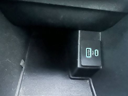 Used 2021 Ford Edge SEL FWD image 29