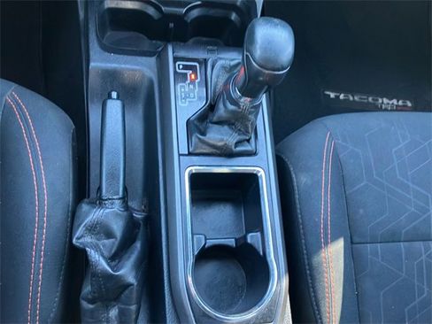 Used 2017 Toyota Tacoma TRD Sport w/ Tow Package image 31