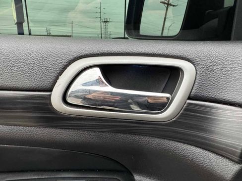 Used 2019 Jeep Grand Cherokee Laredo w/ Security & Convenience Group image 24