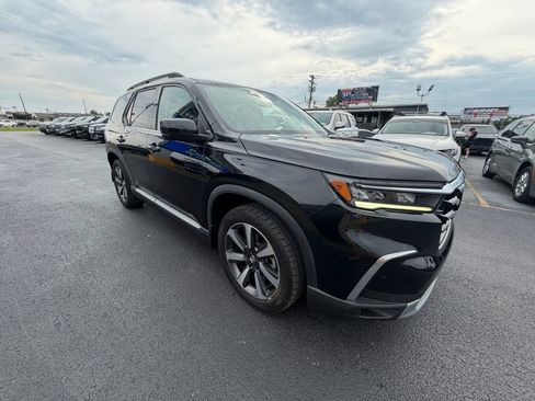 Used 2023 Honda Pilot Touring image 1