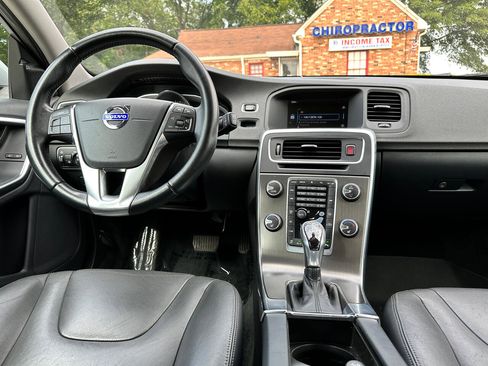 Used 2015 Volvo V60 T5 Platinum image 27