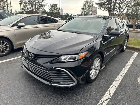 Used 2023 Toyota Camry LE w/ Convenience Package FWD image 1
