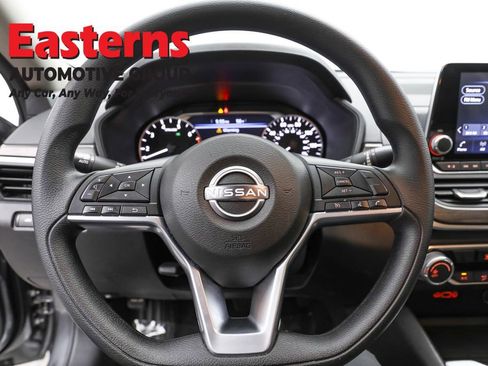 Used 2025 Nissan Altima 2.5 SV image 10