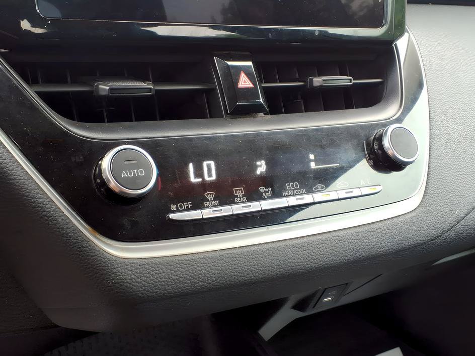 Used 2024 Toyota Corolla LE FWD image 17