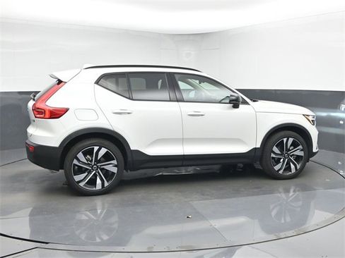 Used 2023 Volvo XC40 B5 Plus w/ Protection Package Premier image 8