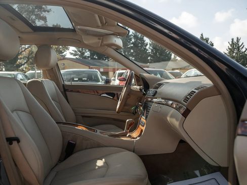 Used 2009 Mercedes-Benz E 350 4MATIC Wagon image 13