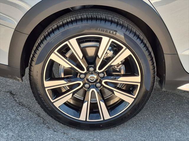 Certified 2025 Volvo V60 B5 Cross Country Ultra AWD/4WD image 9