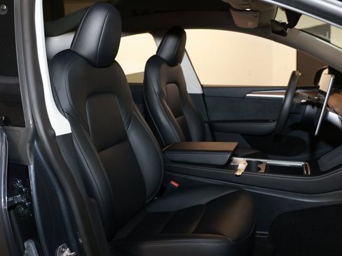 Used 2023 Tesla Model Y Long Range image 17