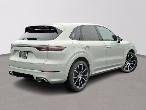 Used 2022 Porsche Cayenne AWD/4WD image 4