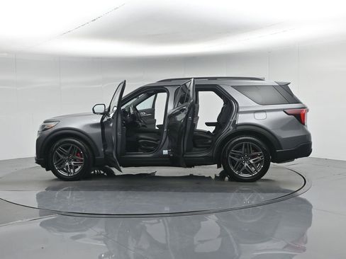 Used 2025 Ford Explorer ST-Line w/ Premium Package RWD image 36