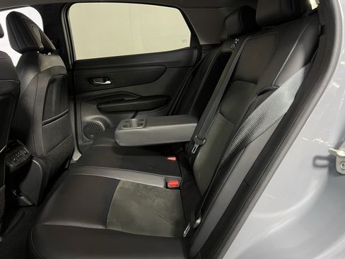 Used 2024 Nissan Ariya FWD image 27