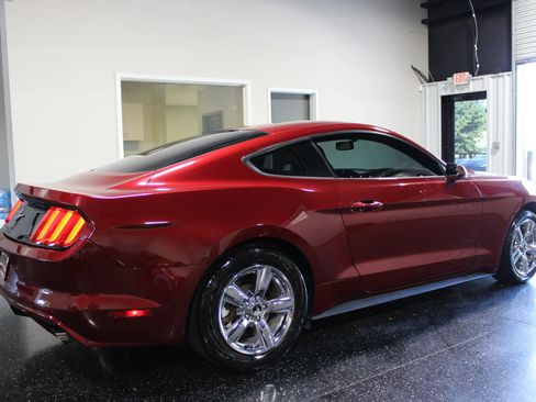 Used 2016 Ford Mustang Coupe RWD image 8