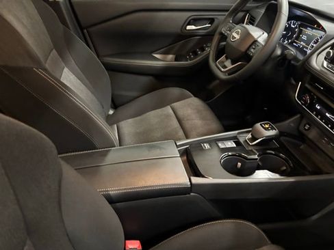 Used 2025 Nissan Rogue SV FWD image 21