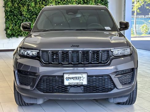 Used 2023 Jeep Grand Cherokee Altitude AWD/4WD image 9