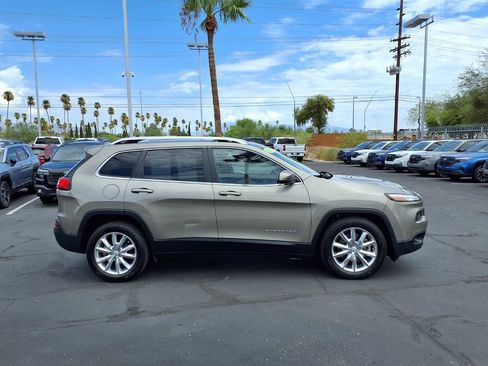 Used 2017 Jeep Cherokee Limited FWD image 10