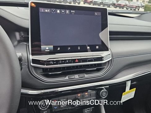 New 2026 Jeep Compass Latitude image 19