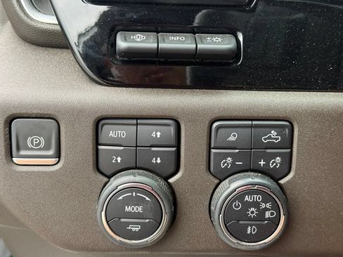 Used 2023 Chevrolet Silverado 1500 LTZ w/ Technology Package AWD/4WD image 18