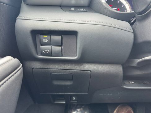 Used 2022 Toyota Highlander XLE image 28