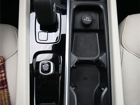 Used 2024 Volvo V60 B5 Cross Country Plus image 11