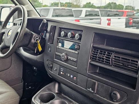Used 2018 Chevrolet Express 2500 Extended RWD image 13