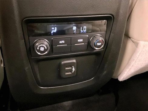 Used 2023 Buick Enclave Essence image 28