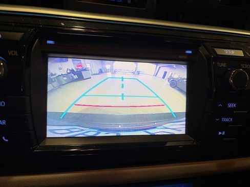 Used 2014 Toyota Corolla LE image 9