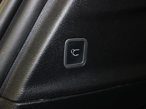 Used 2018 Chrysler Pacifica Touring-L Plus w/ Advanced Safetytec Group FWD image 13