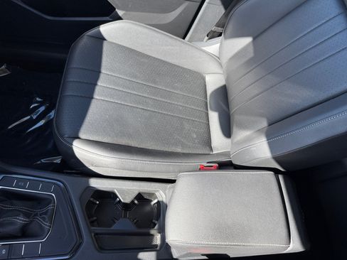 Used 2023 Volkswagen Tiguan SE w/ Panoramic Sunroof Package FWD image 14