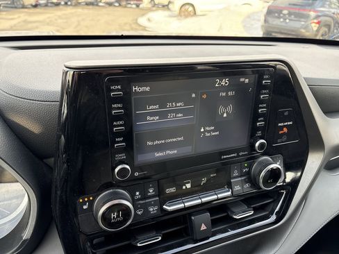 Used 2021 Toyota Highlander XLE image 16