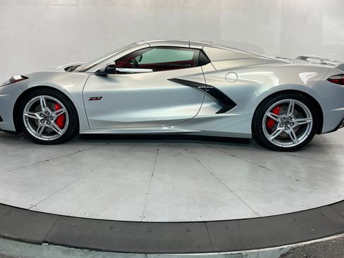 Used 2023 Chevrolet Corvette Stingray Premium Conv w/ Z51 Performance Package RWD image 2
